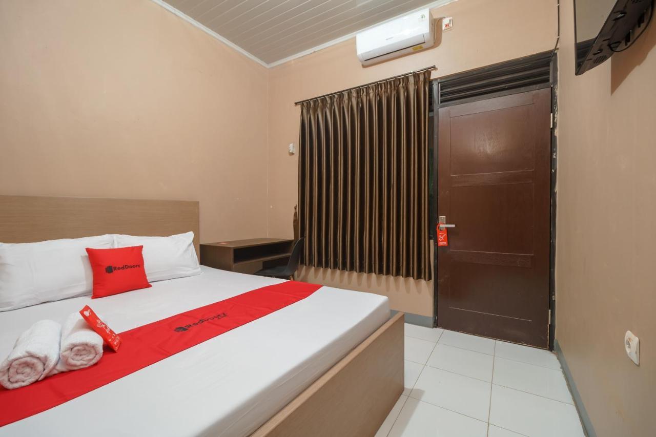 Hotel Reddoorz Syariah Near Siloam Hospitals Bulak Kapal Bekasi Exterior foto