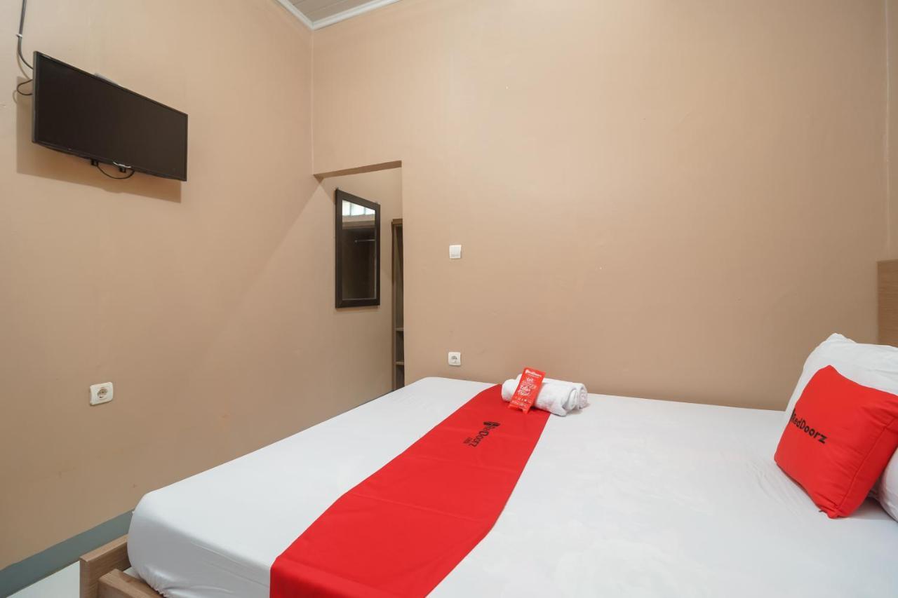 Hotel Reddoorz Syariah Near Siloam Hospitals Bulak Kapal Bekasi Exterior foto