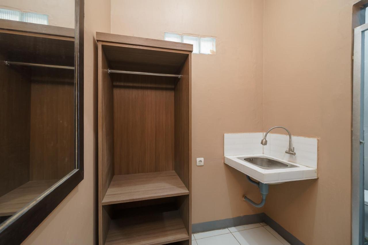 Hotel Reddoorz Syariah Near Siloam Hospitals Bulak Kapal Bekasi Exterior foto