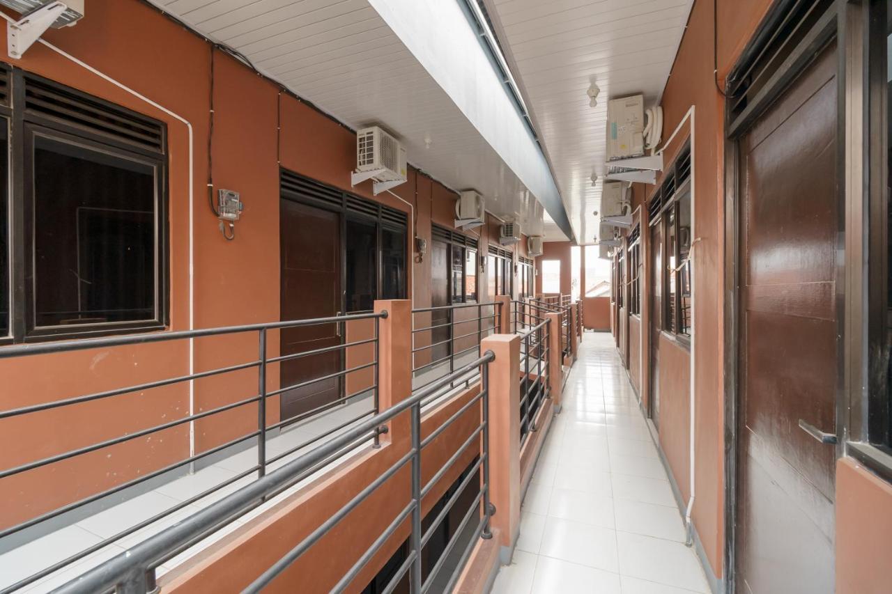 Hotel Reddoorz Syariah Near Siloam Hospitals Bulak Kapal Bekasi Exterior foto