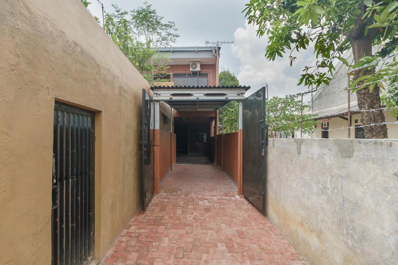 Hotel Reddoorz Syariah Near Siloam Hospitals Bulak Kapal Bekasi Exterior foto